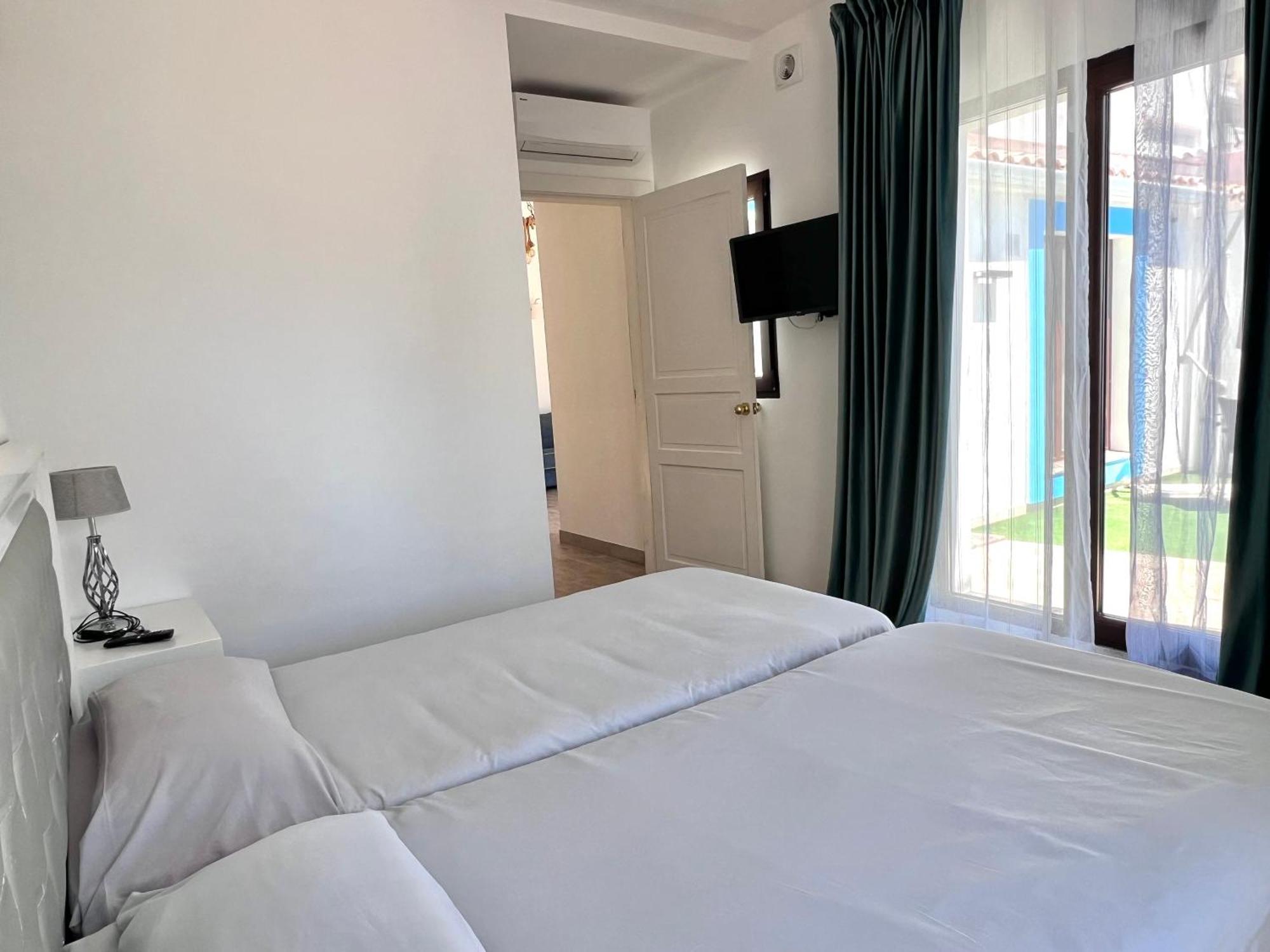 Pirata Bungalow Sea Front Estepona Luaran gambar