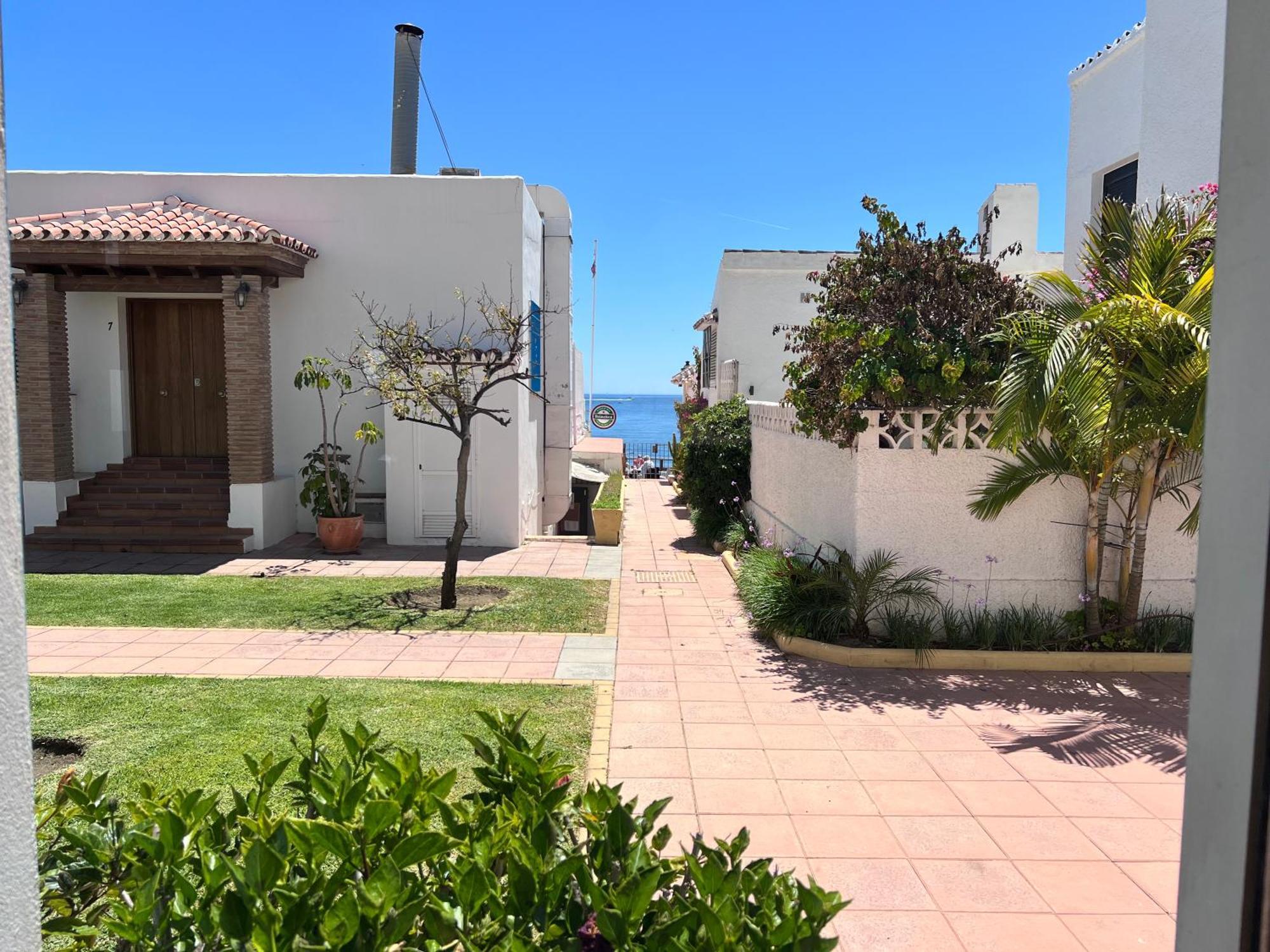 Pirata Bungalow Sea Front Estepona Luaran gambar